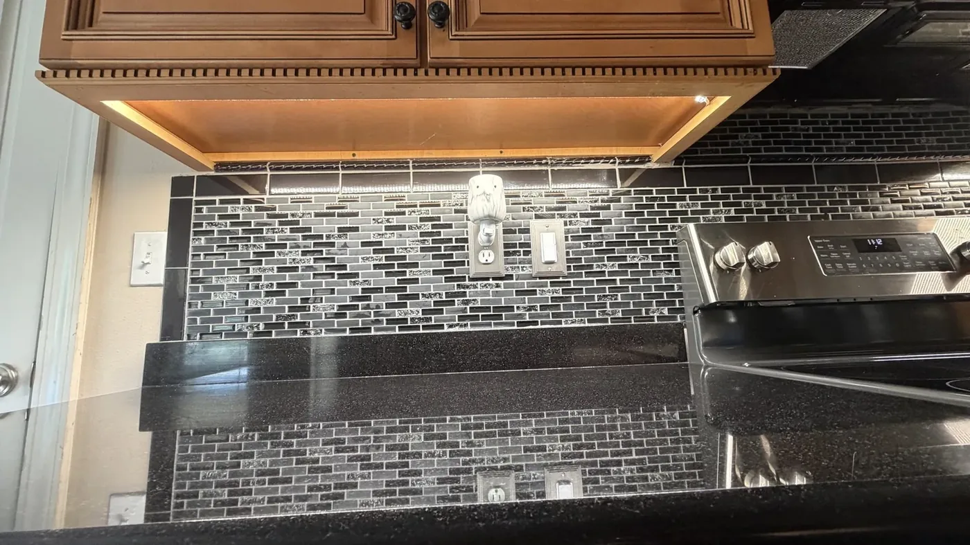 Energy-efficient under-cabinet LED lighting closeup, a real Freedom Electric job